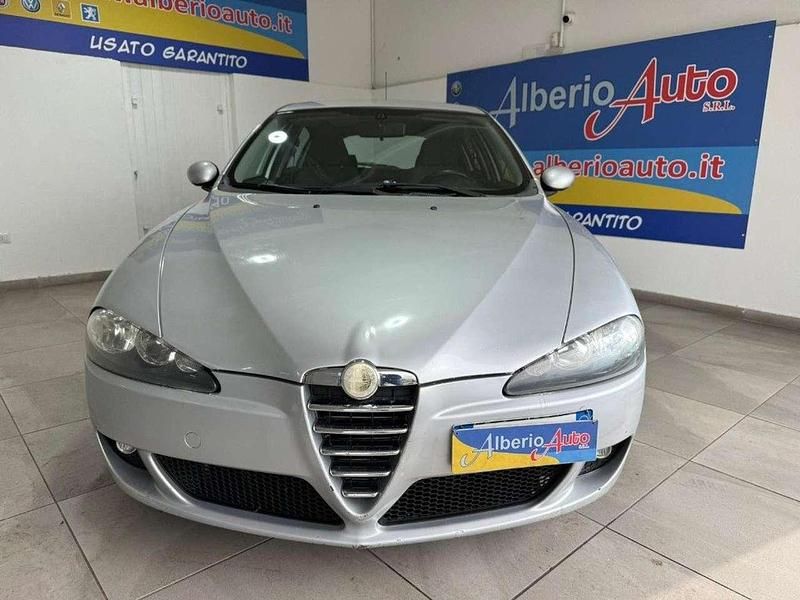 Usata Alfa Romeo 147 Distinctive 120 CV (88 kW) 2005 Argento Utilitaria