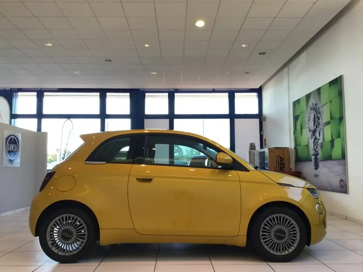 Nuova Fiat 500 65 CV (47 kW) 2026 Giallo Utilitaria
