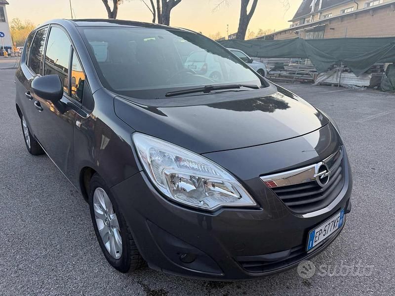 Usata Opel Meriva 120 CV (88 kW) 2012 Grigio Monovolume