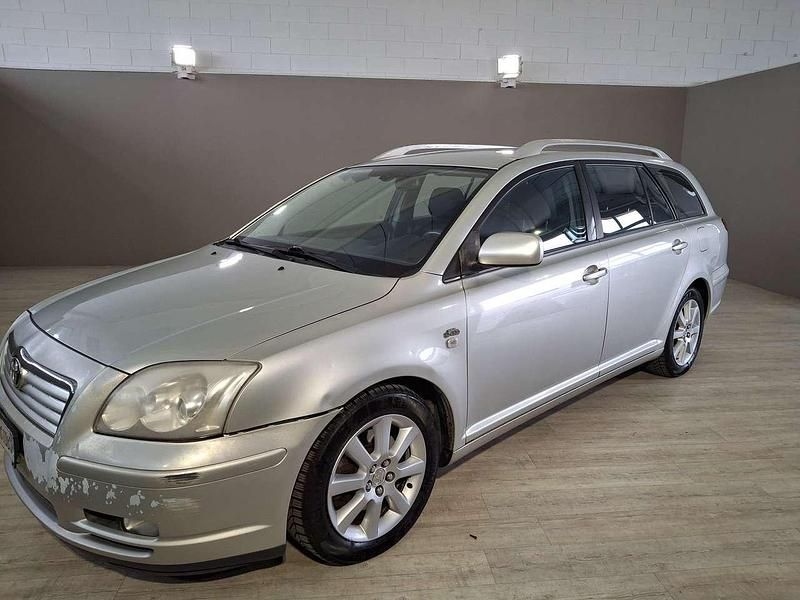 Usata Toyota Avensis 116 CV (85 kW) 2003 Argento Station wagon