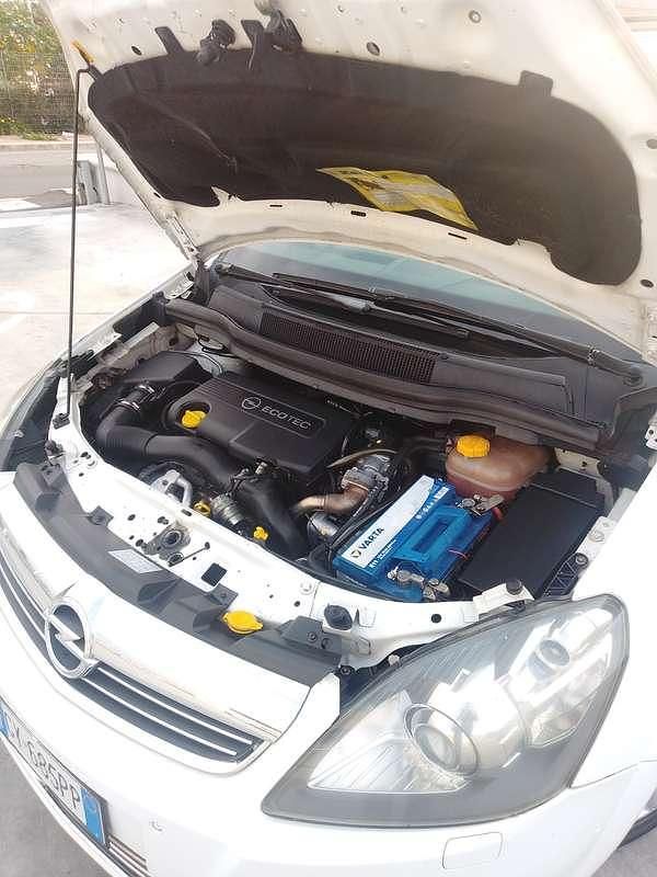 Usata Opel Zafira 125 CV (91 kW) 2013 Bianco Monovolume