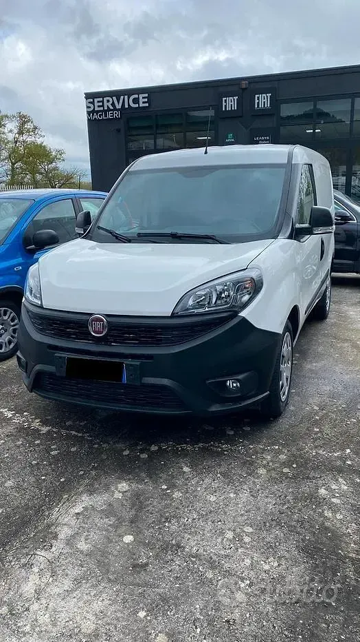 Usata Fiat Doblò S 120 CV (88 kW) 2021 Bianco Monovolume