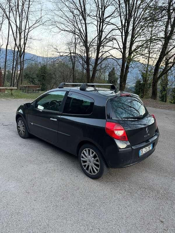 Usata Renault Clio II Dynamique 86 CV (63 kW) 2007 Berlina
