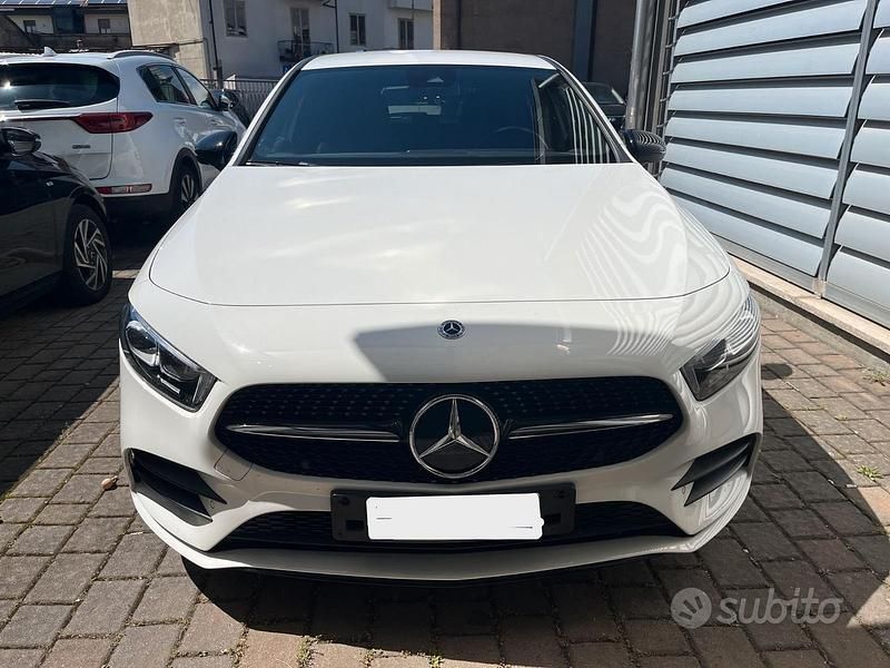 Bianco Usata 2021 Mercedes A180 Tre volumi | 26.500 € (Buon prezzo) - Immagine 1/4
