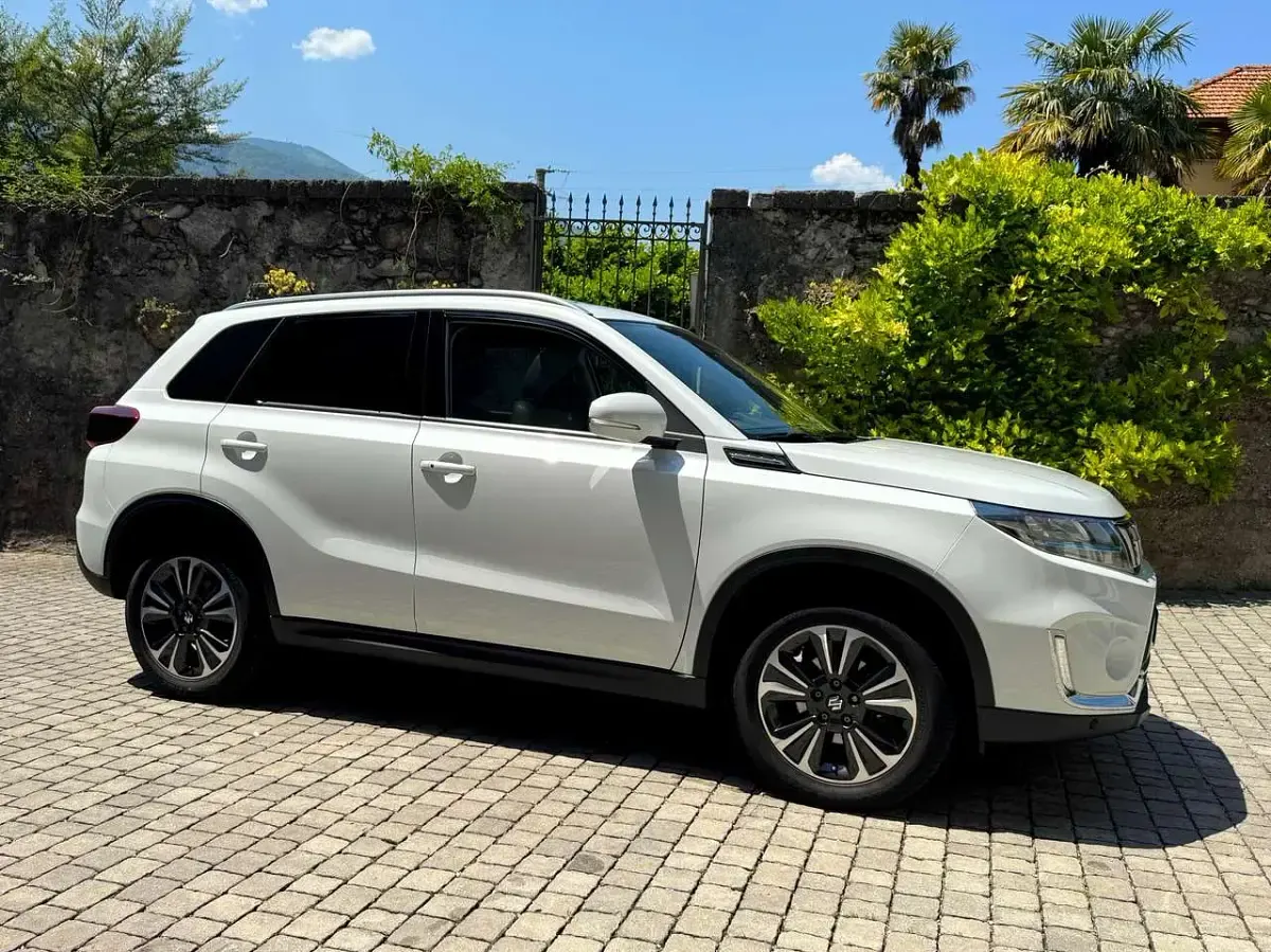 Usata Suzuki Vitara 129 CV (94 kW) 2023 Bianco SUV