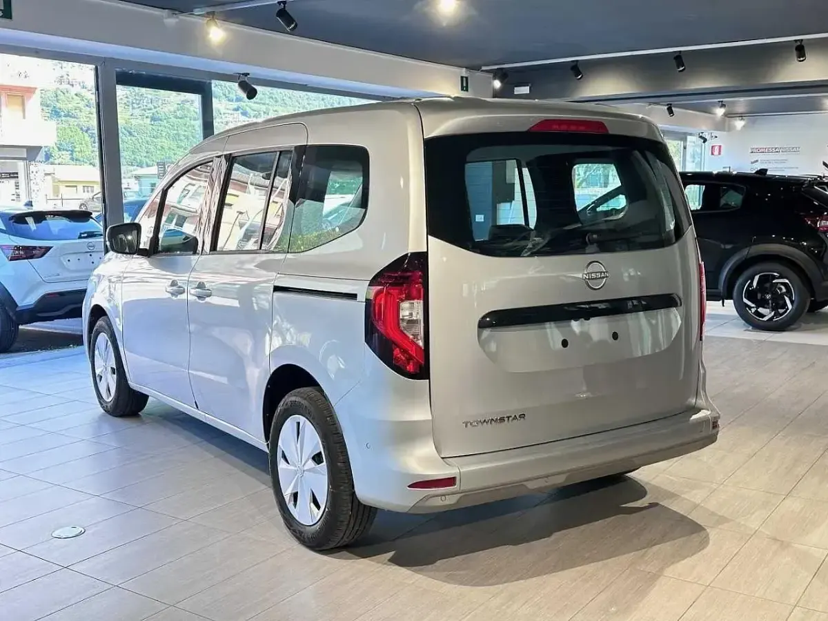 Usata Nissan Townstar N-Connecta 131 CV (96 kW) 2024 Argento Monovolume