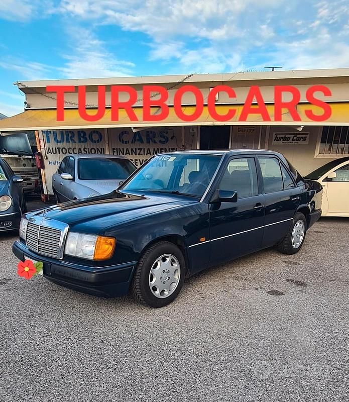 Usata Mercedes E200 1991 Blu Berlina