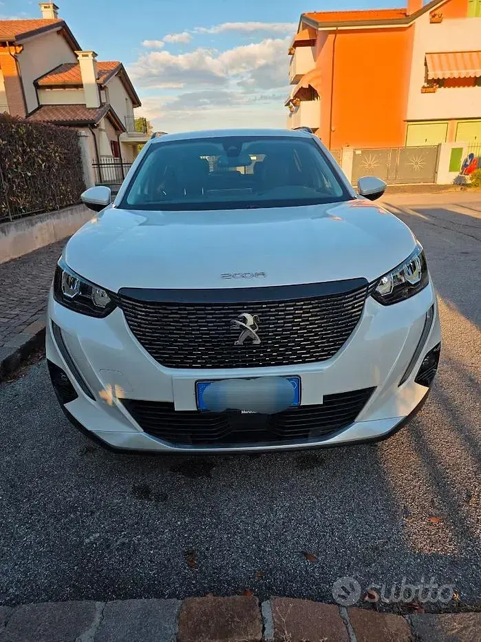 Usata Peugeot 2008 Allure 102 CV (75 kW) 2020 Bianco SUV
