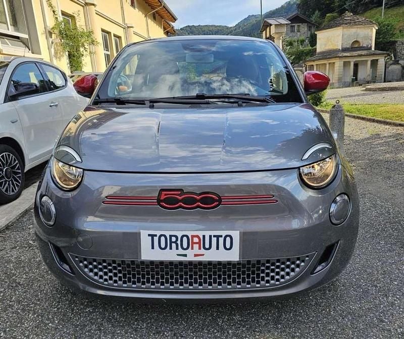 Usata Fiat 500e Red 69 kW (95 CV) 2022 Grigio scuro Berlina
