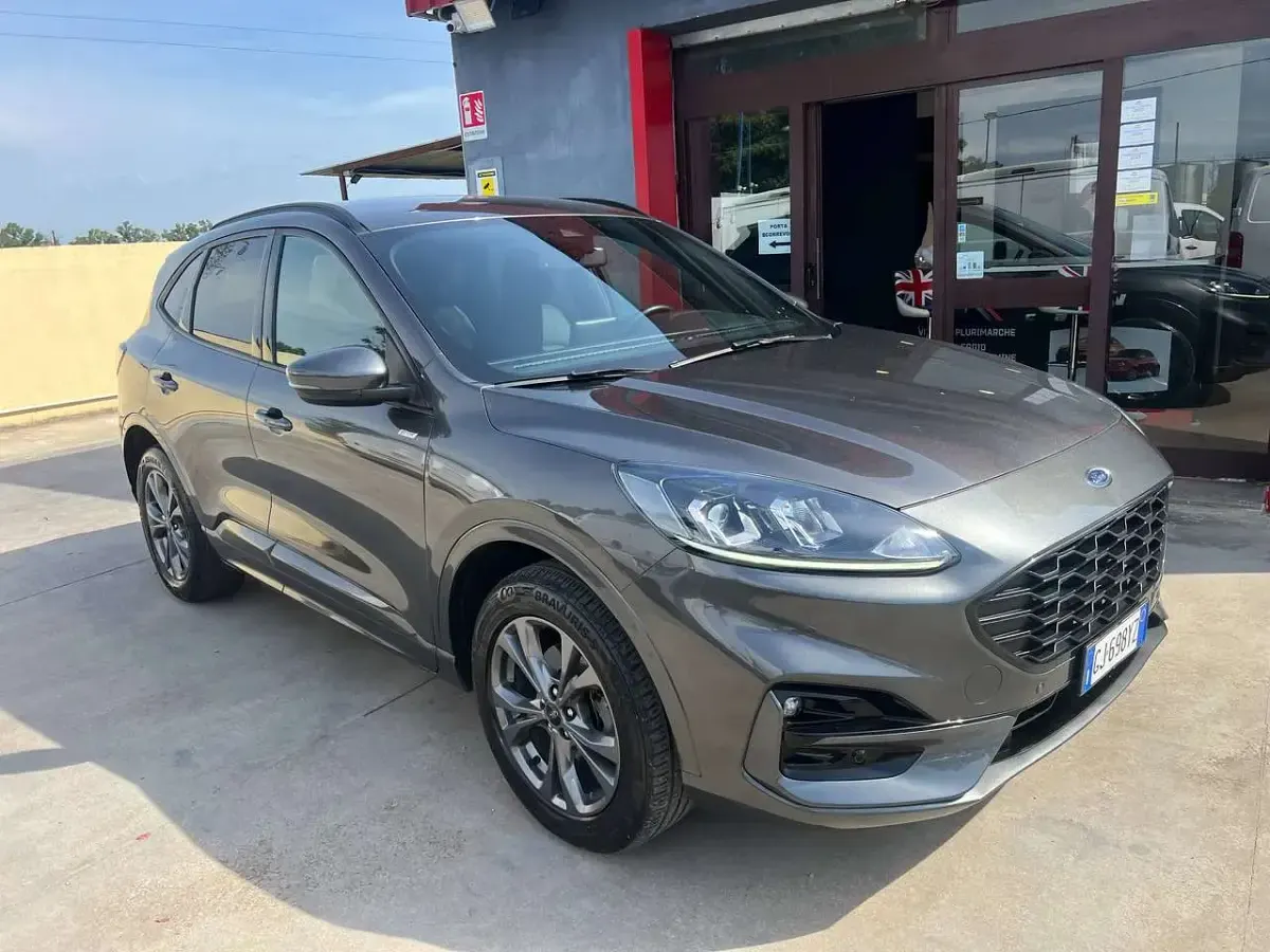 Usata Ford Kuga ST-Line 152 CV (111 kW) 2022 Grigio SUV