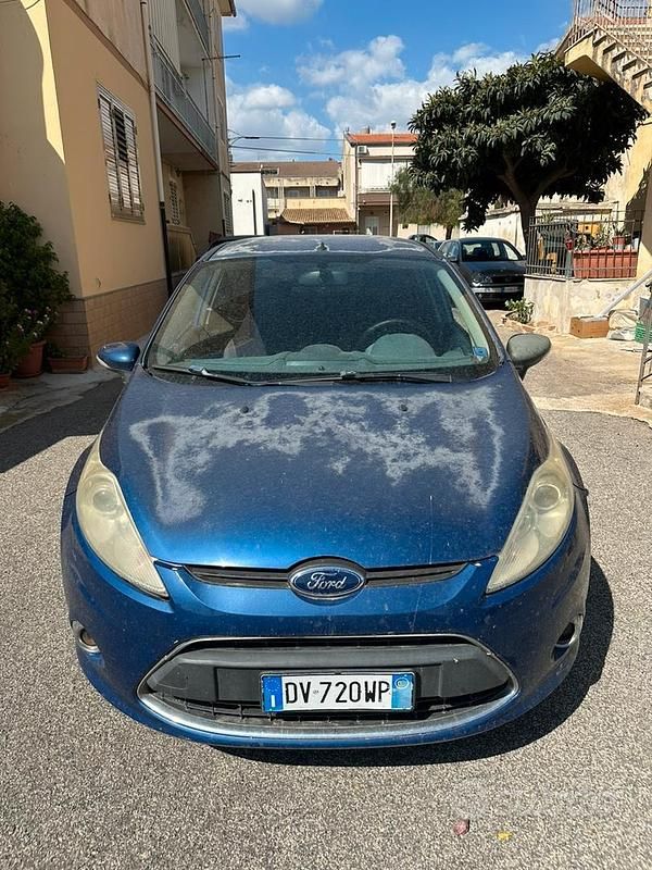 Usata Ford Fiesta Titanium 68 CV (50 kW) 2009 Blu Utilitaria