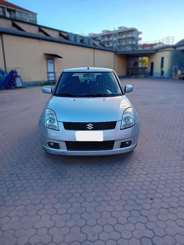 Usata Suzuki Swift GLX 92 CV (67 kW) 2005 Grigio Utilitaria