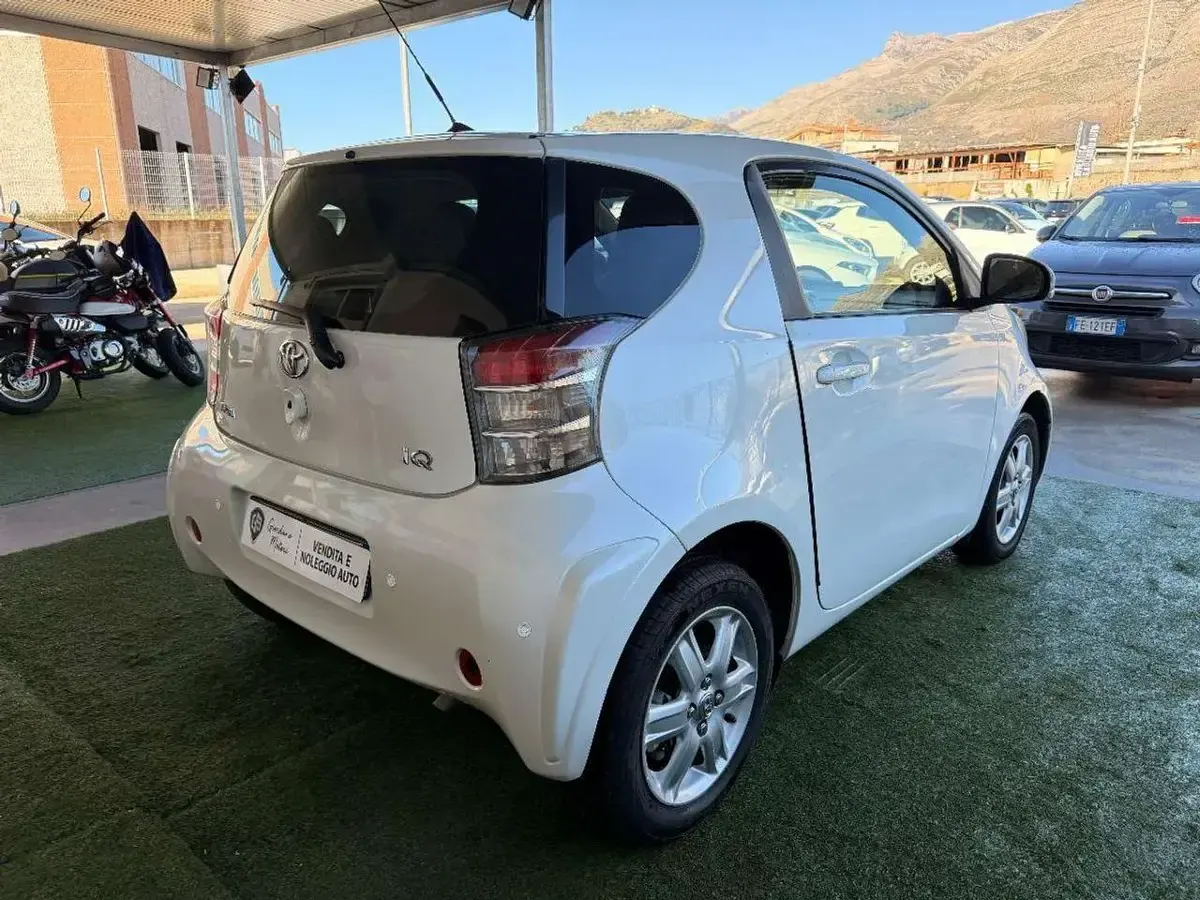 Usata Toyota iQ Sol 68 CV (50 kW) 2010 Bianco Utilitaria