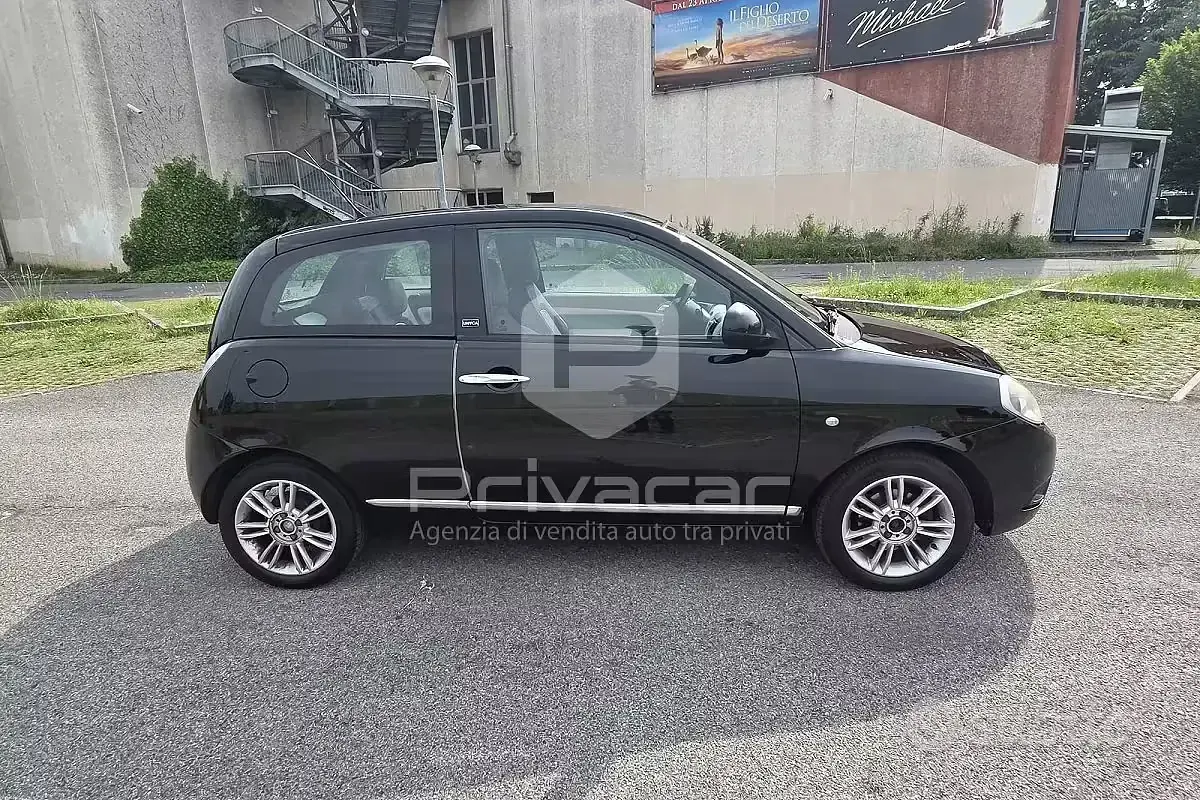 Gebraucht Lancia Ypsilon 77 PS (56 kW) 2012 Schwarz Kleinwagen