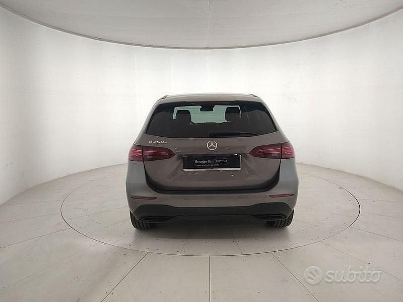 Usata Mercedes B250e Advanced 218 CV (160 kW) 2024 Grigio Monovolume
