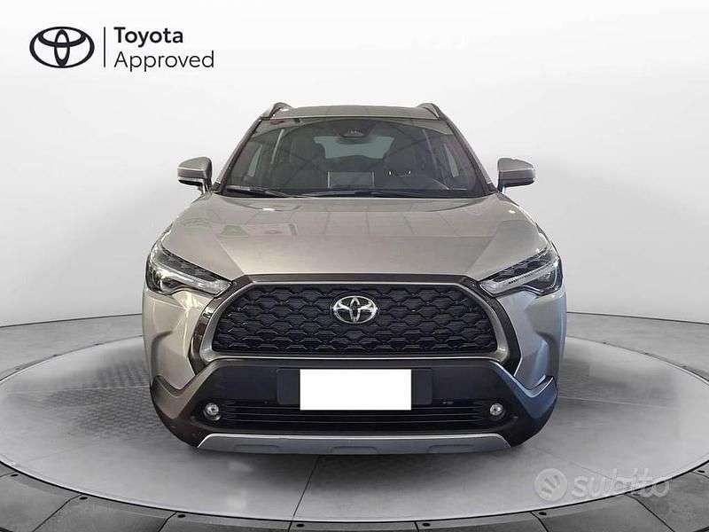 Usata Toyota Corolla Cross Trend 140 CV (102 kW) 2025 Silver met SUV