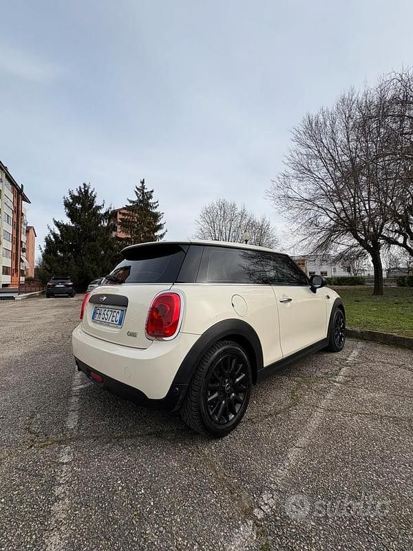 Usata Mini ONE 75 CV (55 kW) 2014 Bianco Utilitaria