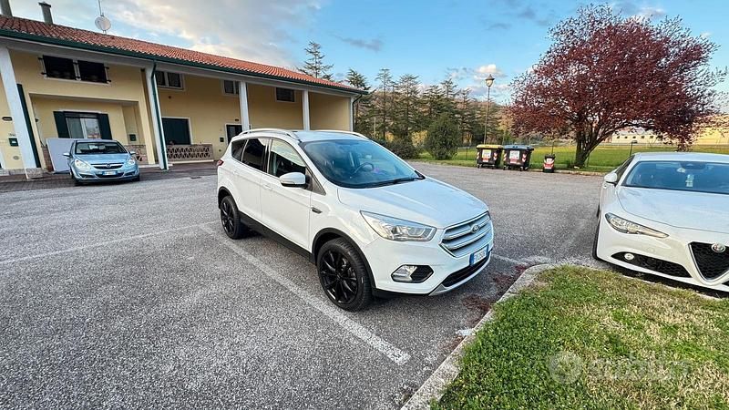 Usata Ford Kuga Business Edition 120 CV (88 kW) 2019 Bianco SUV