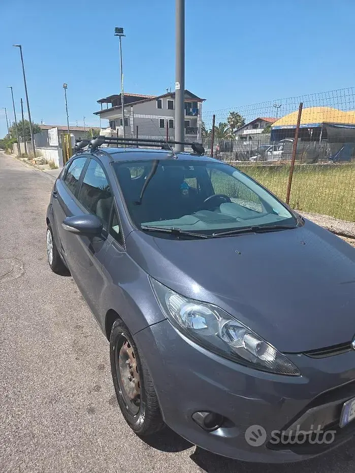 Usata Ford Fiesta 70 CV (51 kW) 2011 Grigio Berlina