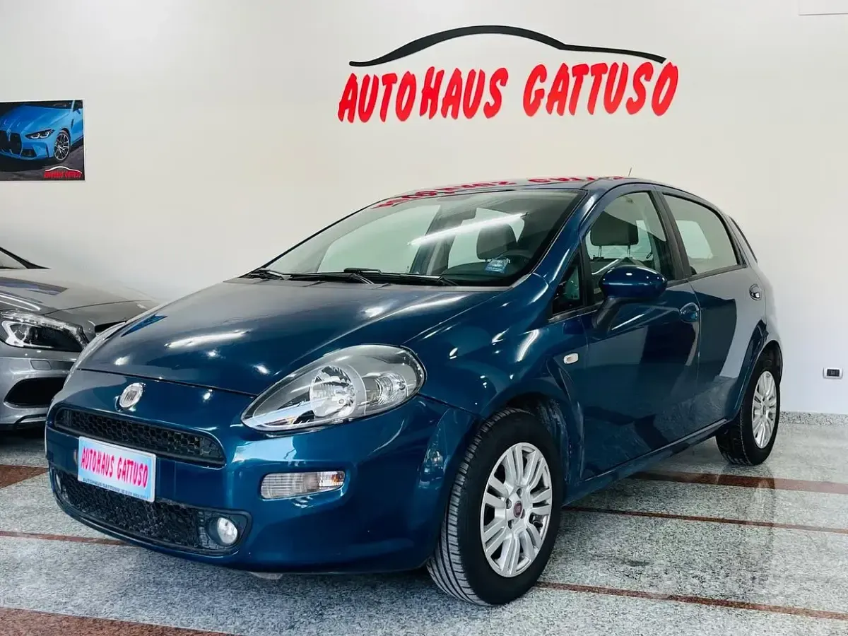 Usata Fiat Punto Lounge 77 CV (56 kW) 2012 Blu Utilitaria