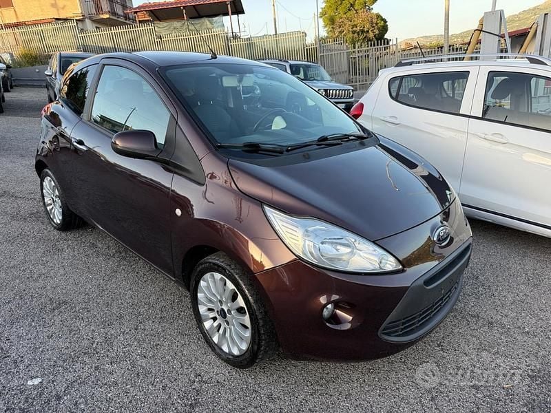 Viola Usata 2011 Ford Ka Plus Titanium Due volumi | 4900 € (Buon prezzo) - Immagine 1/4