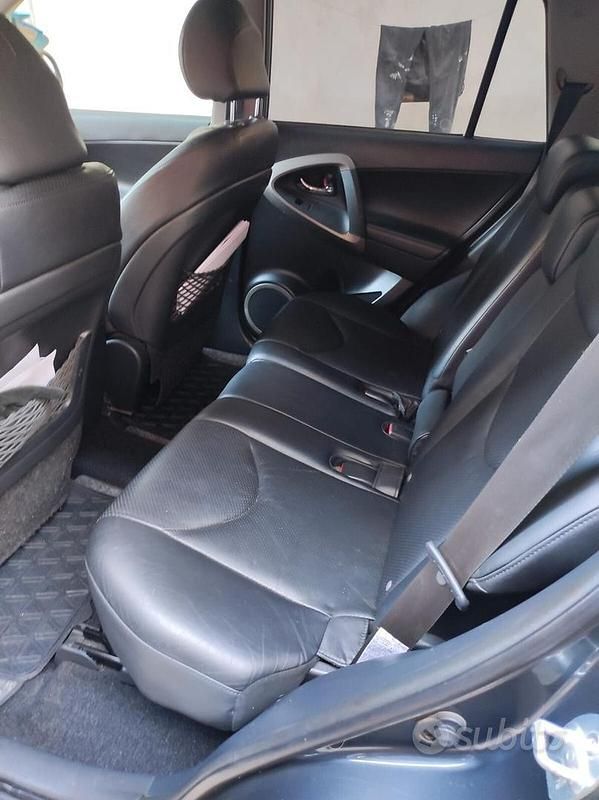 Occasion Toyota RAV4 136 ch (100 kW) 2006 Gris SUV