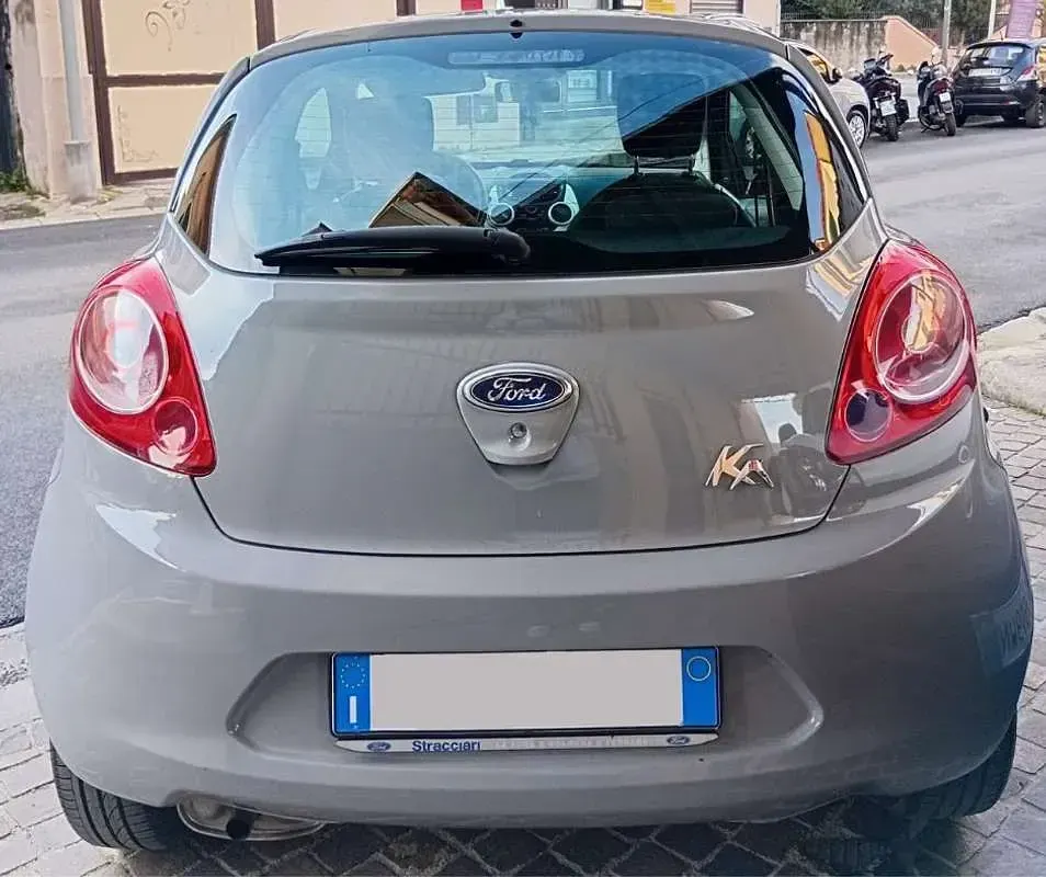 Usata Ford Ka 69 CV (50 kW) 2015 Grigio Berlina