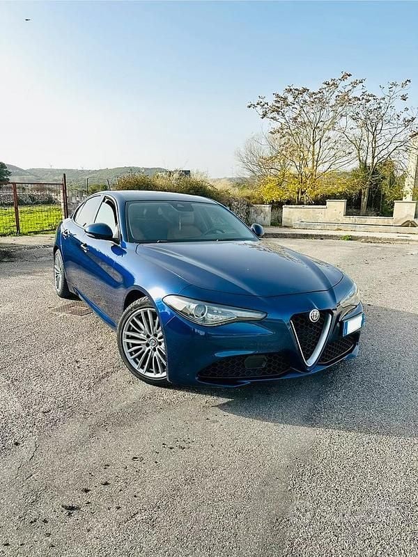 Blu Usata 2017 Alfa Romeo Giulia Tre volumi | 16.000 € (Super prezzo) - Immagine 1/4