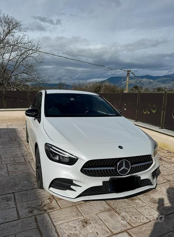Usata Mercedes B180 Premium 136 CV (100 kW) 2022 Bianco Monovolume