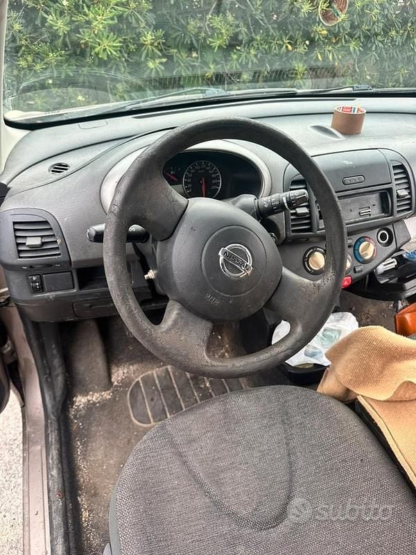 Usata Nissan Micra 65 CV (47 kW) 2006 Marrone Berlina