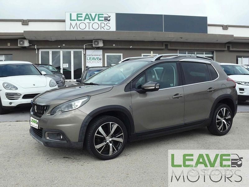 Usata Peugeot 2008 Allure 100 CV (73 kW) 2017 Marrone SUV