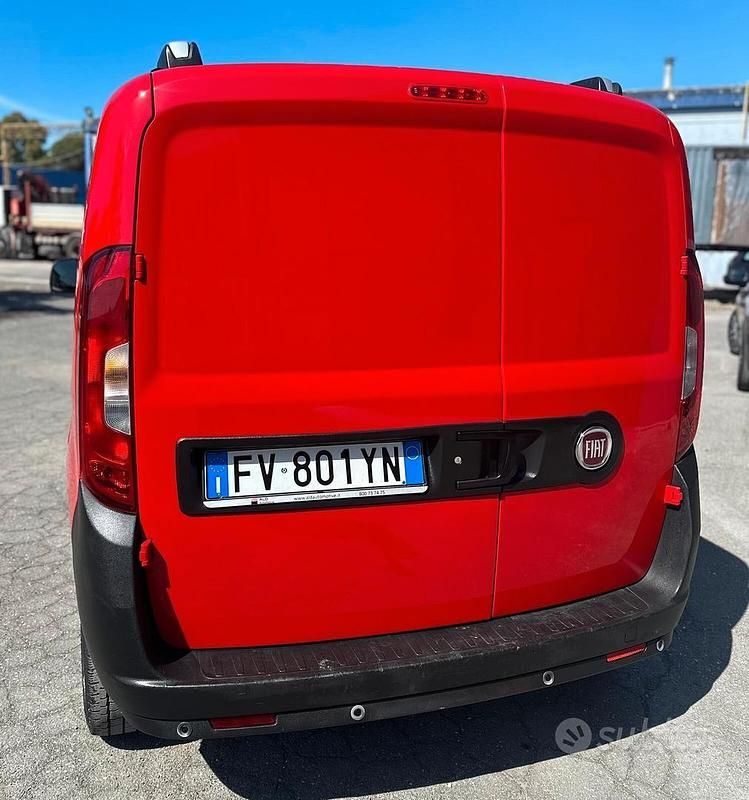 Usata Fiat Doblò Lounge 120 CV (88 kW) 2019 Rosso Monovolume