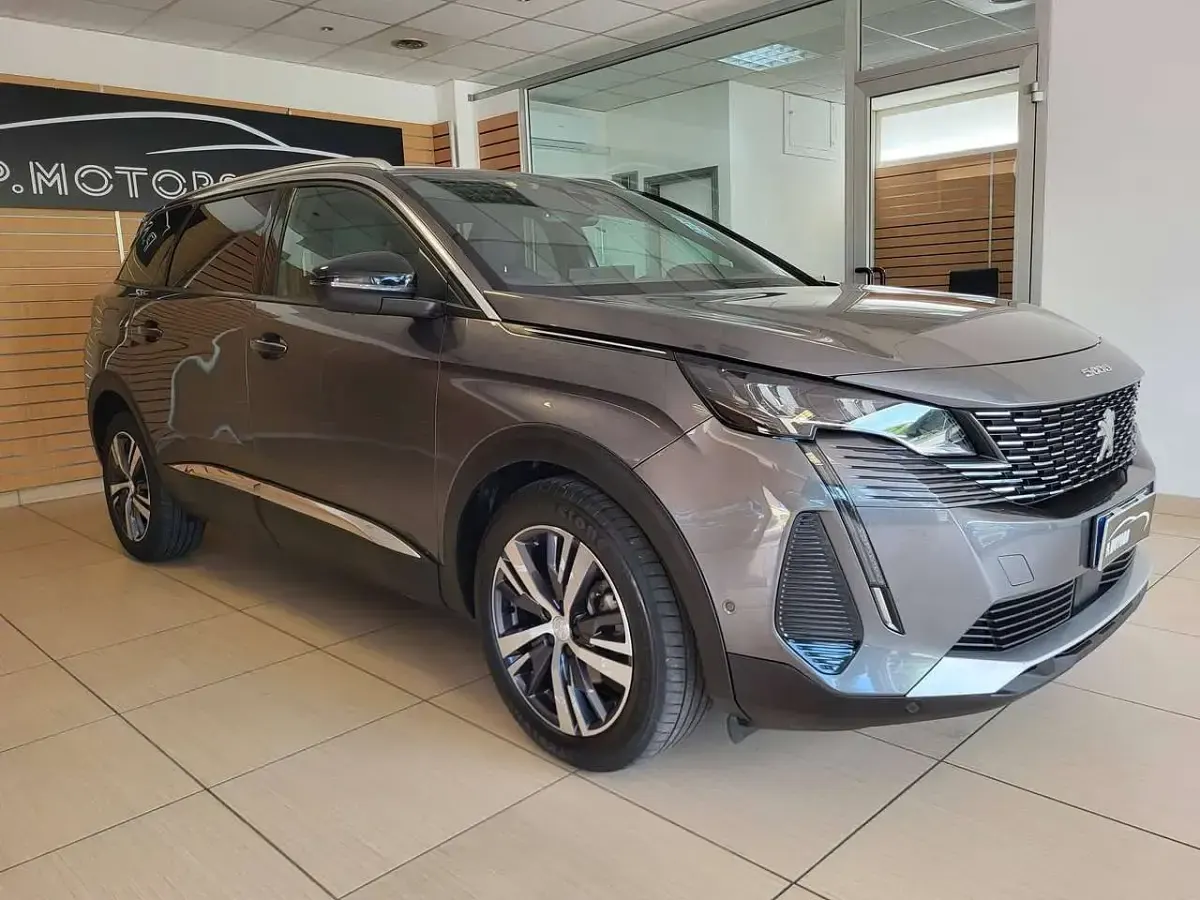 Usata Peugeot 5008 GT 131 CV (96 kW) 2023 Blu/azzurro SUV