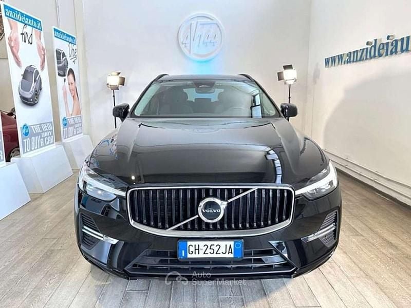 Usata Volvo XC60 Momentum 197 CV (144 kW) 2021 Nero metallizzato SUV