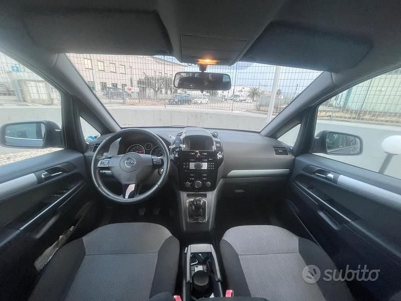 Usata Opel Zafira 150 CV (110 kW) 2012 Monovolume