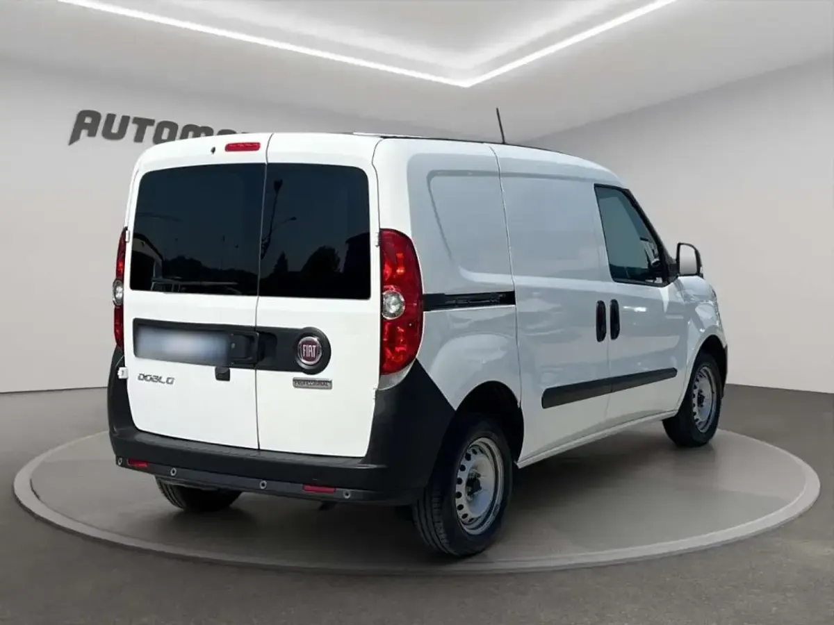 Usata Fiat Doblò 95 CV (69 kW) 2021 Bianco Monovolume