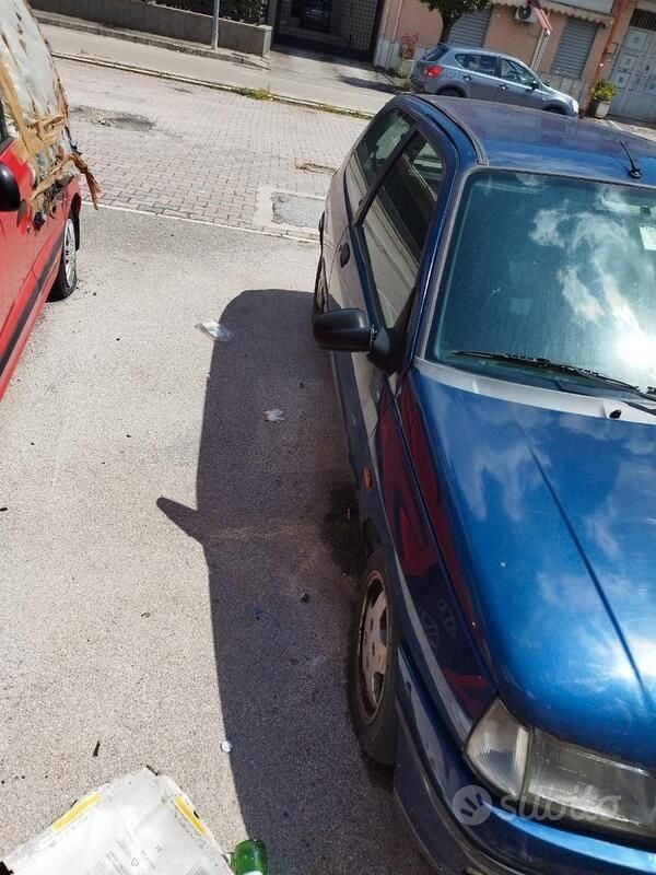 Usata 1994 Renault Clio Due volumi | 1500 € - Immagine 1/4