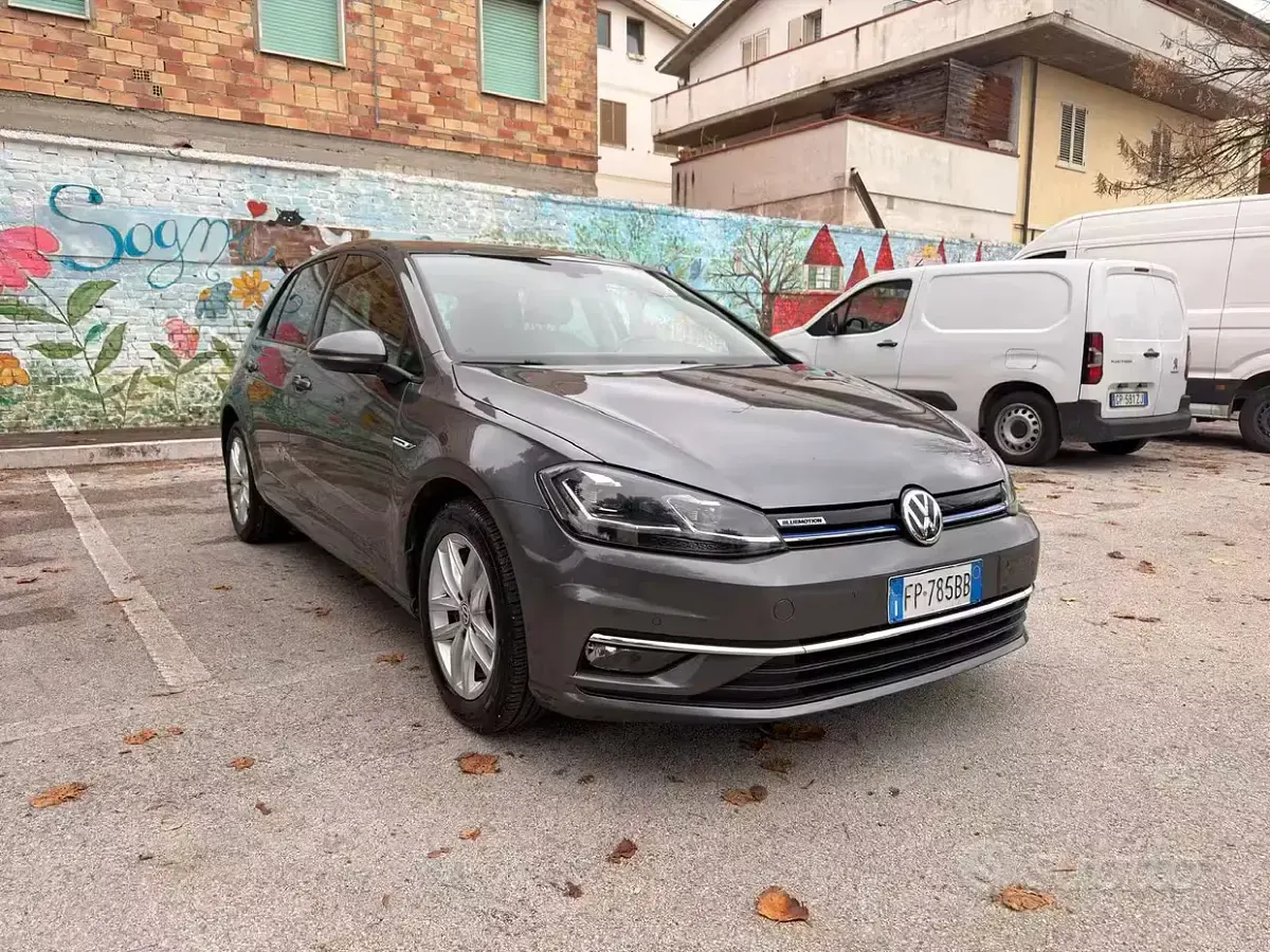 Usata VW Golf VII Highline 110 CV (80 kW) 2018 Grigio Berlina
