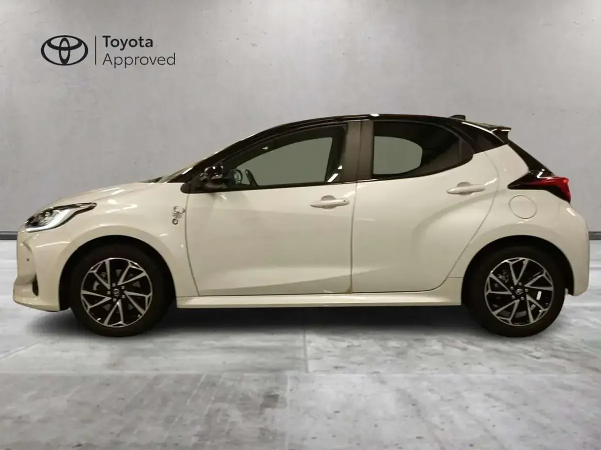 Usata Toyota Yaris Hybrid Style 116 CV (85 kW) 2022 Bianco Berlina