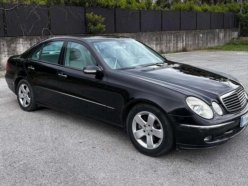 Usata Mercedes E280 Avantgarde 190 CV (139 kW) 2005 Nero Berlina