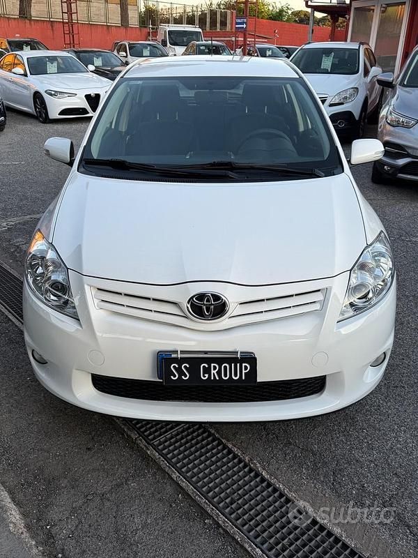 Usata Toyota Auris Active 90 CV (66 kW) 2012 Bianco Berlina