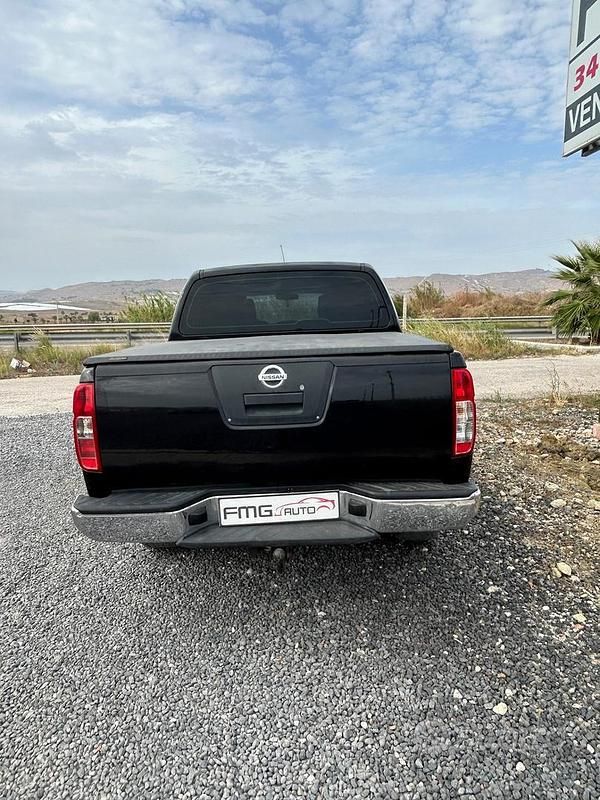 Usata Nissan Navara XE 190 CV (139 kW) 2010 Nero Pick-up