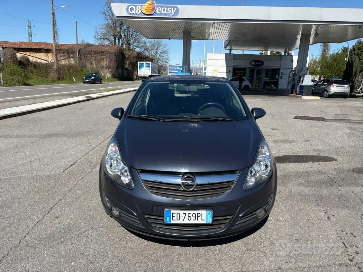 Usata Opel Corsa 85 CV (62 kW) 2011 Grigio Utilitaria