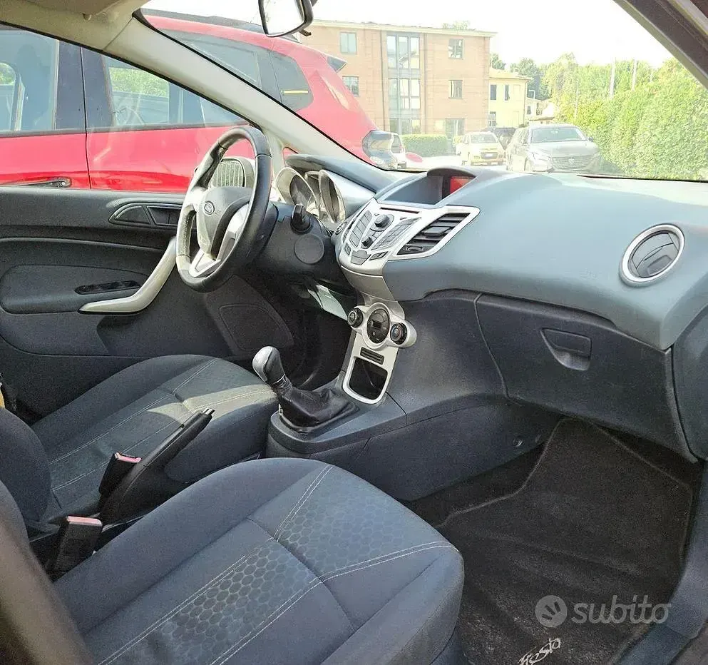 Usata Ford Fiesta 82 CV (60 kW) 2011 Nero Berlina