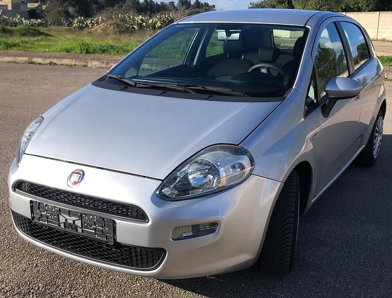 Usata Fiat Punto Lounge 69 CV (50 kW) 2014 Argento Berlina