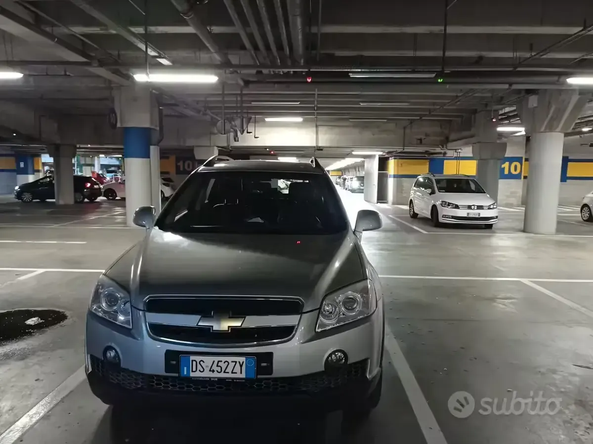 Usata Chevrolet Captiva 127 CV (93 kW) 2008 Grigio SUV