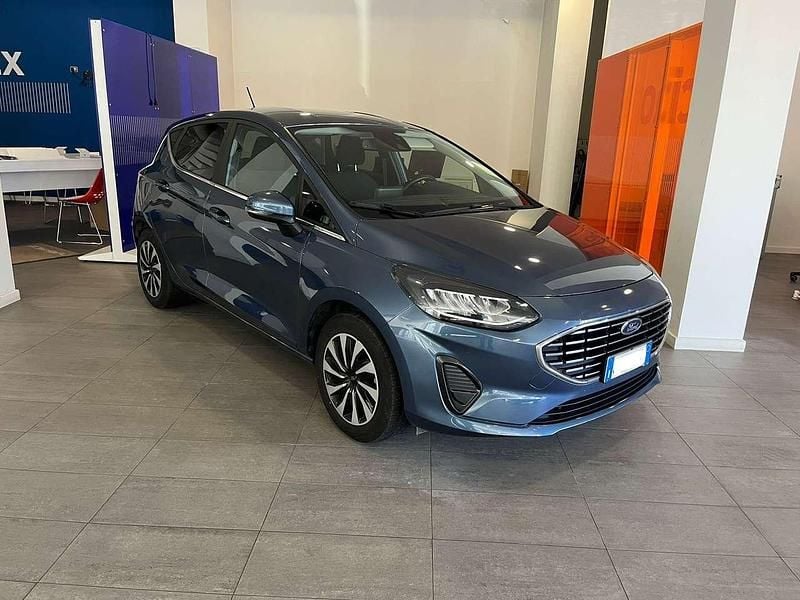 Blu/azzurro Usata 2022 Ford Fiesta Titanium Tre volumi | 13.800 € (Buon prezzo) - Immagine 1/4