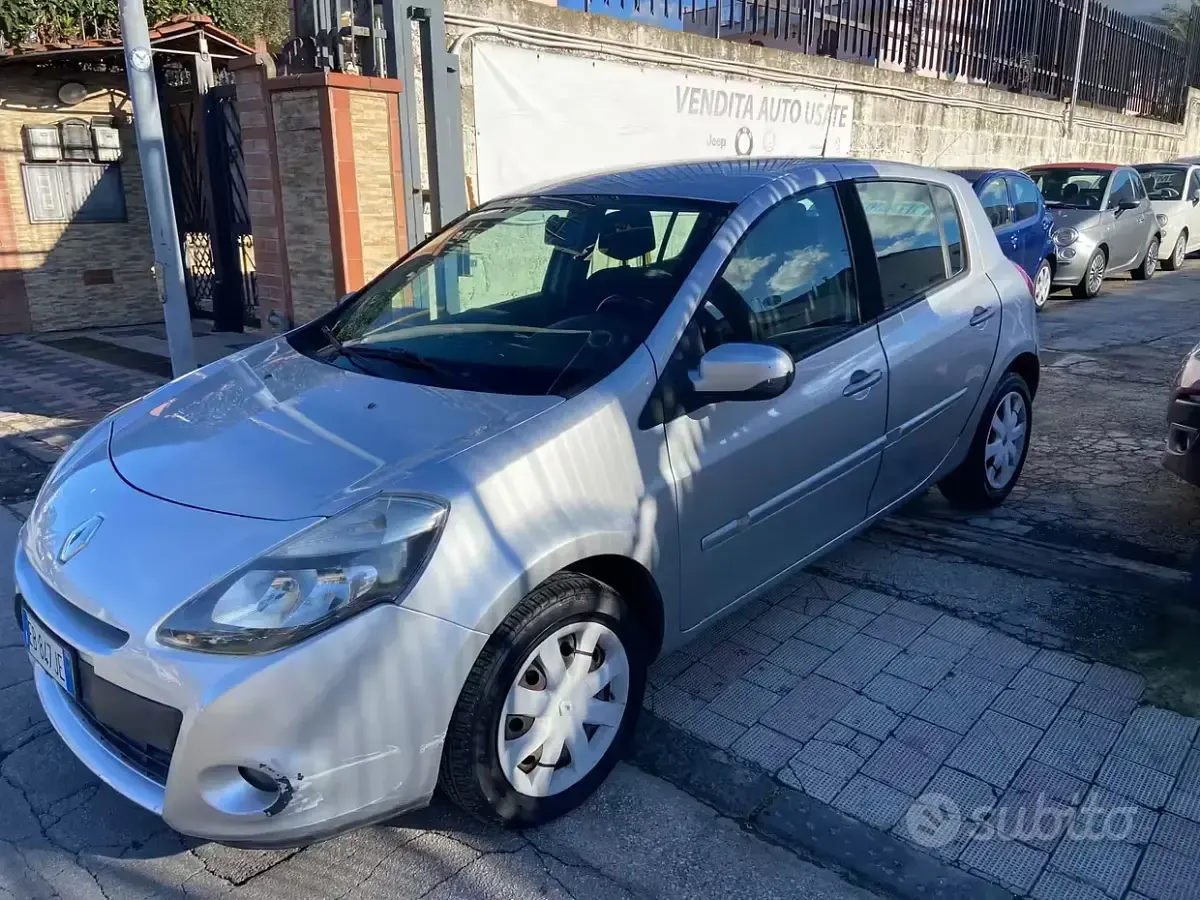 Usata Renault Clio II 75 CV (55 kW) 2010 Grigio Berlina