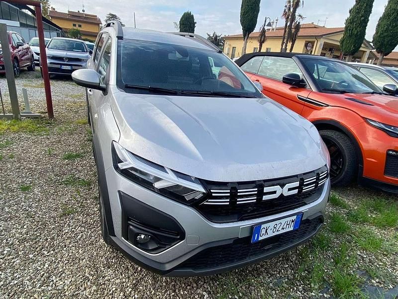Usata Dacia Jogger Expression 101 CV (74 kW) 2023 Grigio Monovolume