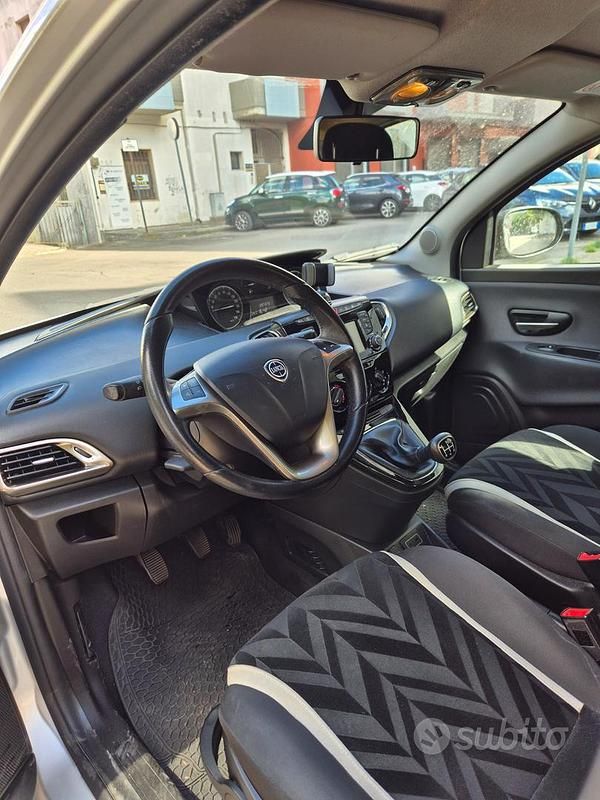 Usata Lancia Ypsilon 95 CV (69 kW) 2016 Grigio Utilitaria